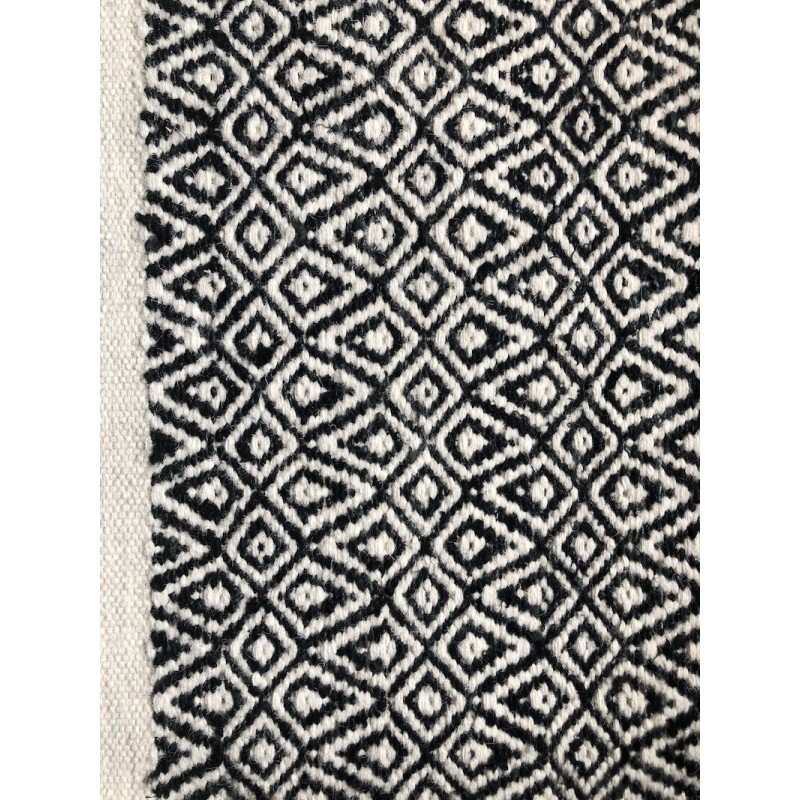 NORDICA - alfombra blanca y negra
